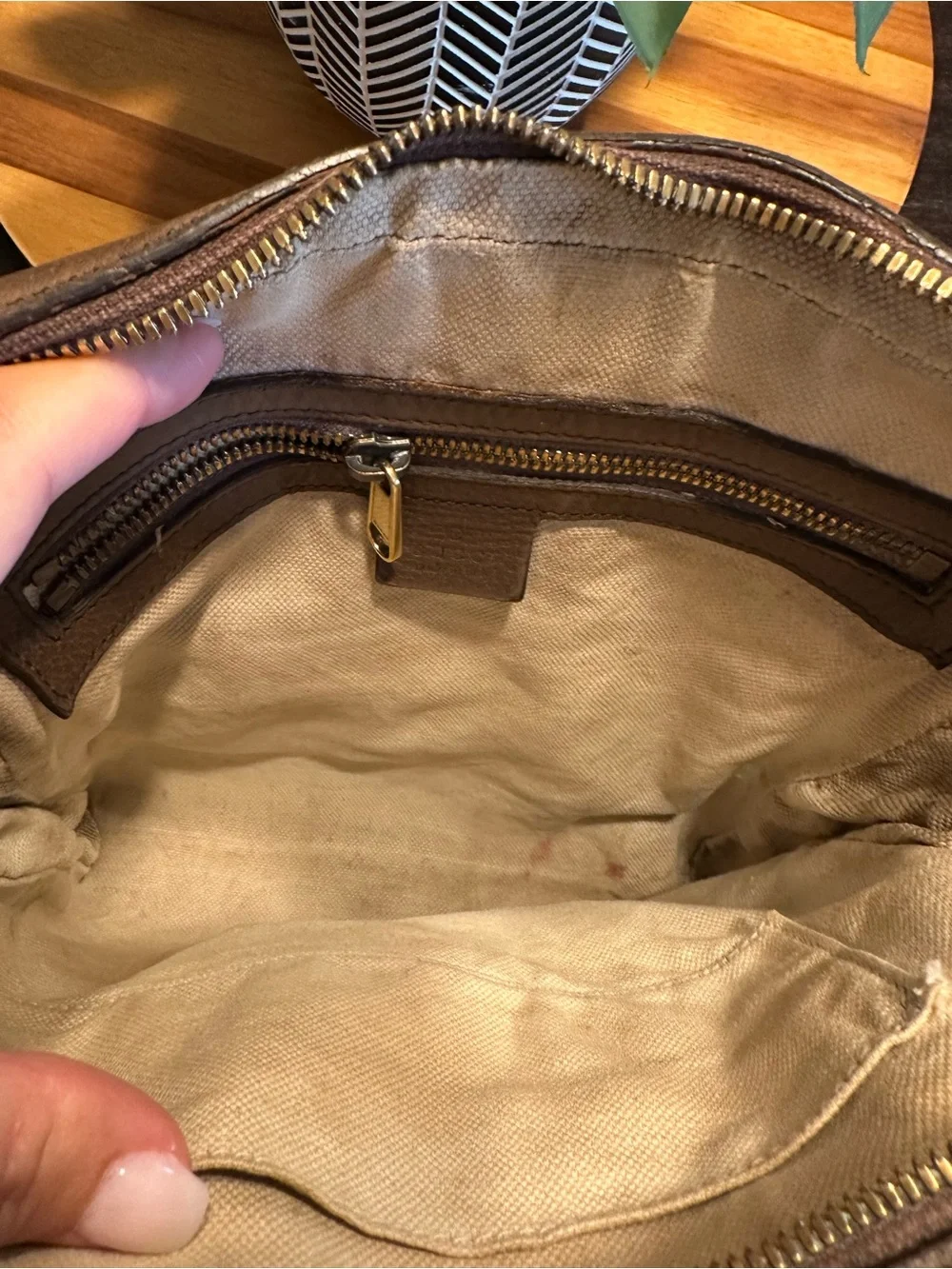 Gucci Beige GG Supreme Messenger Bag with Green-Red Web Stripe